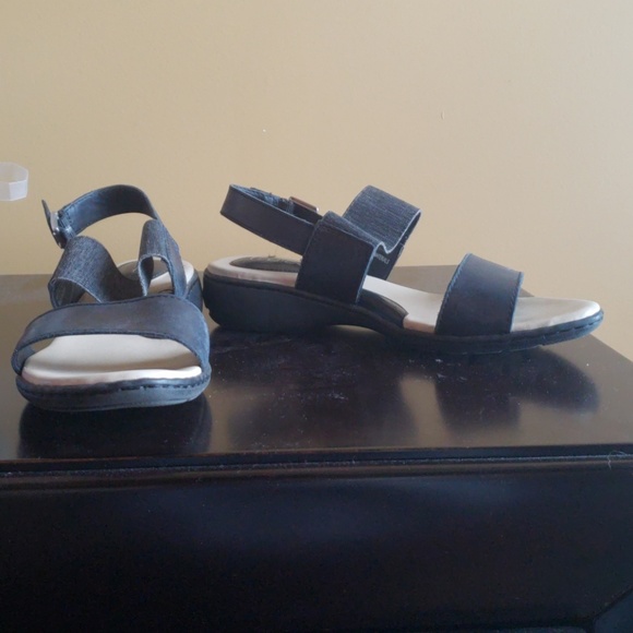 Sandals - Picture 2 of 4